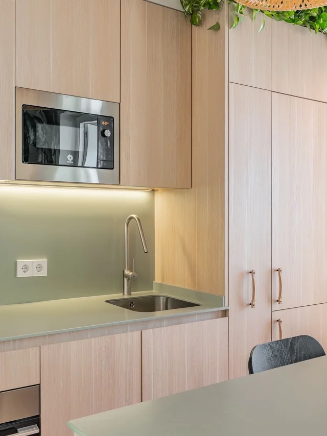 Otra foto más de esta maravilla de cocina en Casa Soho. 
Gracias, @estudior3

#deco #decoracioninteriores #diseñointeriores #diseñoydecoracion #interiordesign #interiorstyling #reforma #espaciocalle #cocina #cocinabonita #cocinasbonitas #espaciocalle #espaciocreativo