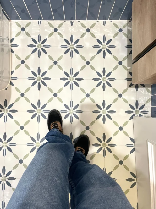 💙💚🤍💙💚🤍💙💚🤍

Suelo @harmonyinspire

#hidraulico #reforma #interiorismo #espaciocalle #baño